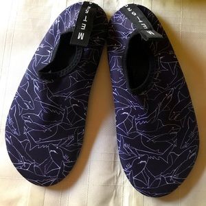 SIMARI Water Shoes / Aqua Socks in Men’s size 6-7